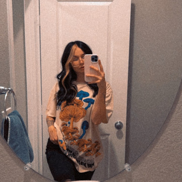 Meet your Posher, Kelsey - Picture 1 of 1